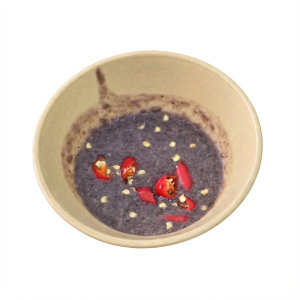 Chén mắm tôm sủi bọt ngon ăn kèm bún đậu.